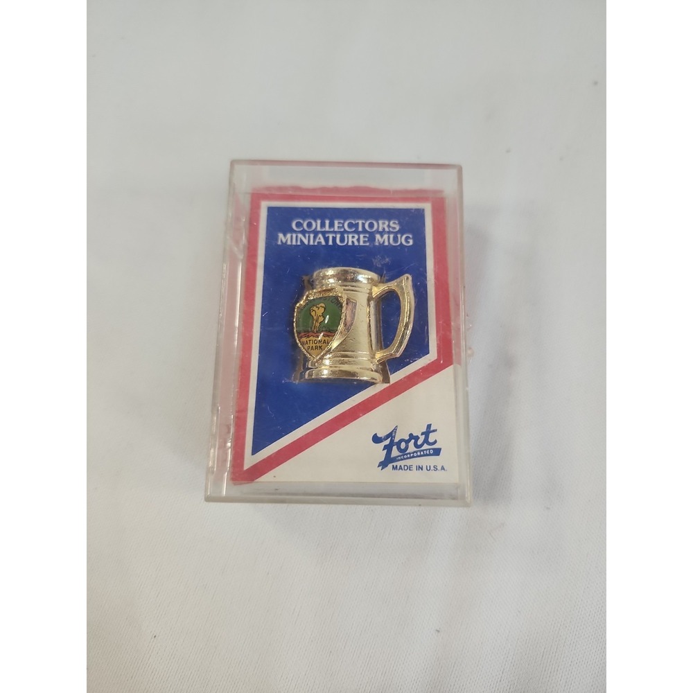 Collectors Miniature Mug Yellowstone National Park  Made In USA‎